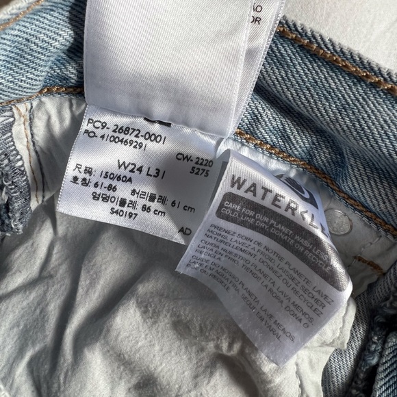 Levis high loose light wash jeans - Picture 6 of 11